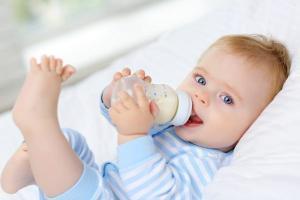 Bình sữa cảm ứng nhiệt tốt nhất cho bé hiện nay