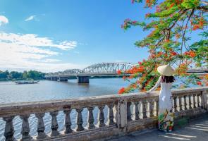 Bài cảm nhận vẻ đẹp của dòng sông Hương khi ở thượng nguồn trong 
