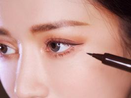 Bí quyết trang điểm đôi mắt đẹp long lanh, xinh như người mẫu