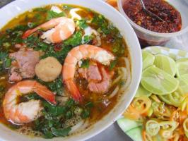Hàng bún Thái chua cay ngon khó cưỡng ở Sài Gòn