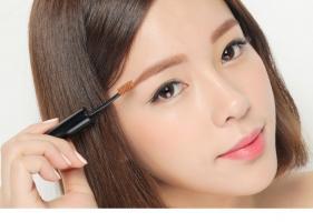 Bí quyết giữ lớp trang điểm cả ngày không trôi hiệu quả nhất
