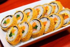 Món cơm cuộn thơm ngon với công thức đơn giản tại nhà