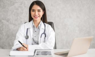Lý do nên yêu một cô nàng bác sĩ