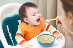 Loại dầu cá hồi ăn dặm cho bé được các mẹ ưa chuộng nhất hiện nay