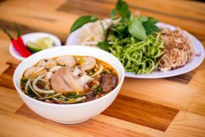 Quán bún bò Huế ngon nhất Quận Tây Hồ, Hà Nội