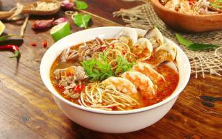 Quán bún hải sản bình dân và ngon nhất Sài Gòn
