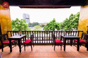 Quán cafe view đẹp nhất trên đường Nguyễn Văn Huyên, Hà Nội