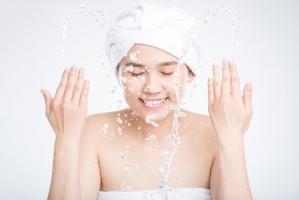 Sữa rửa mặt thích hợp cho tuổi dậy thì
