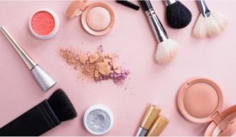 Vật dụng bất ly thân trong túi xách của con gái