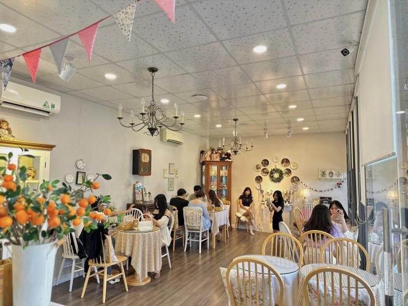 Alice - Tea Room