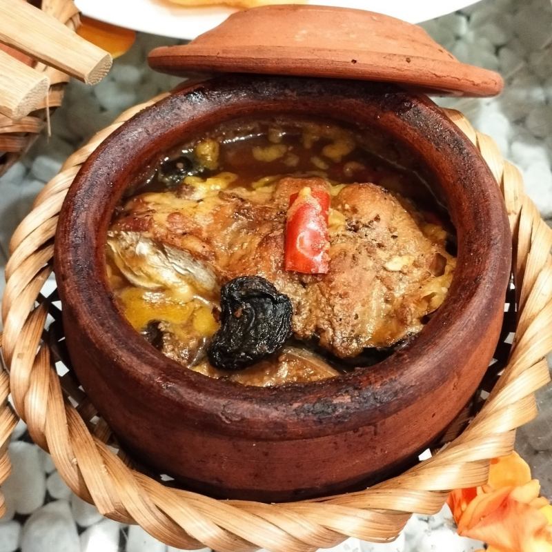 Kombo - Cơm Niêu Singapore