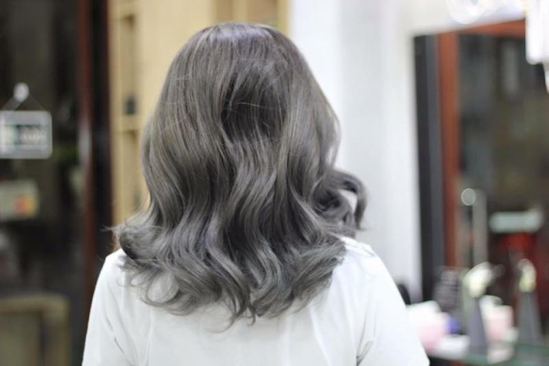Uốn kem và cắt tóc ngắn là điểm mạnh của Amida Hair
