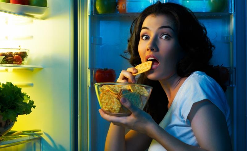Thói quen ăn đêm không tốt cho sức khỏe