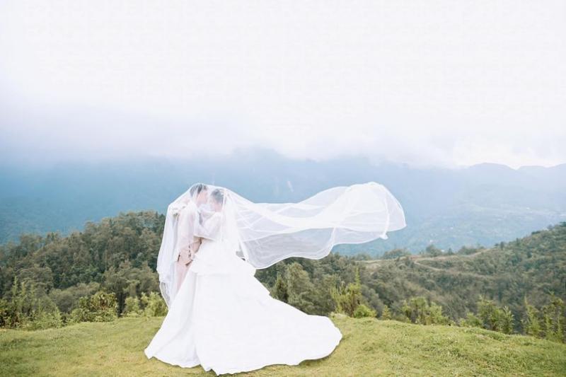 Áo cưới Hùng Lan