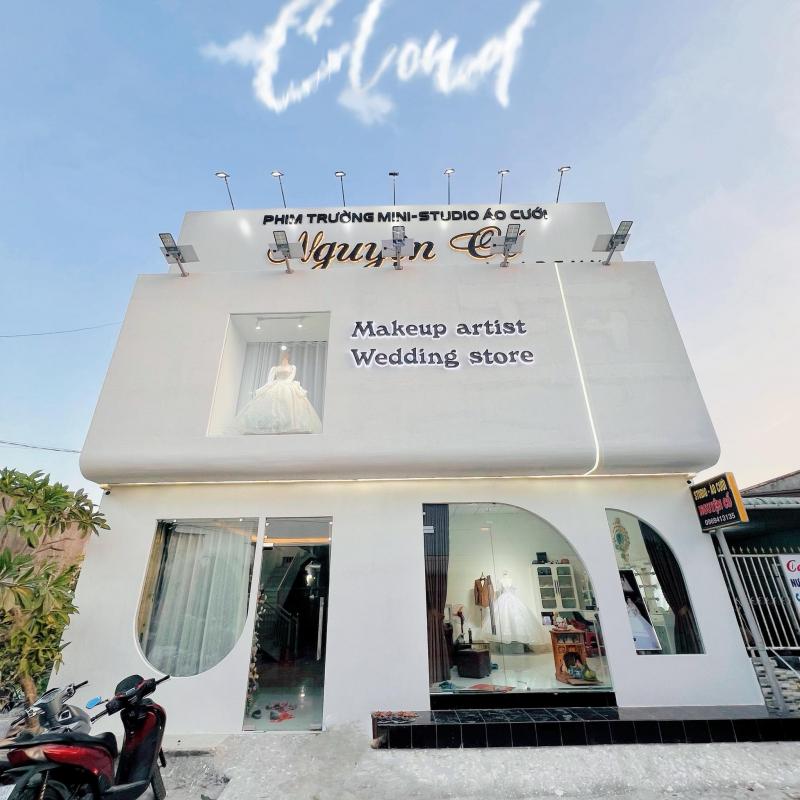 Áo Cưới Nguyện Cố là sự kết hợp giữa công nghệ lên màu ảnh và sự ăn khớp của các loại trang phục