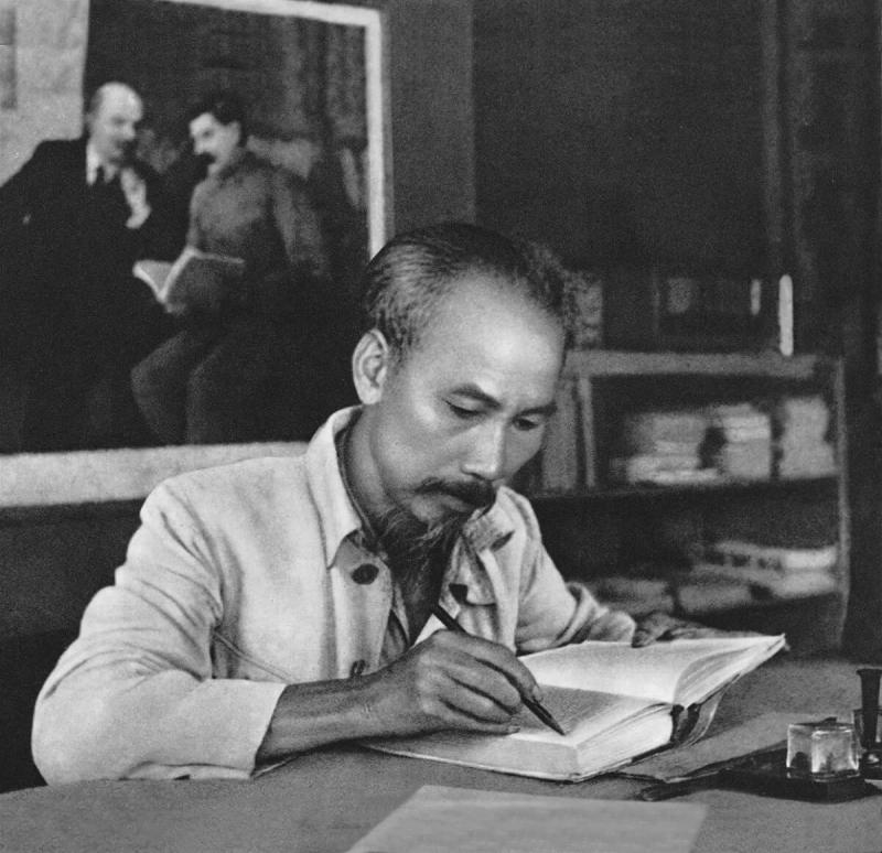 Tự hào tháng tư