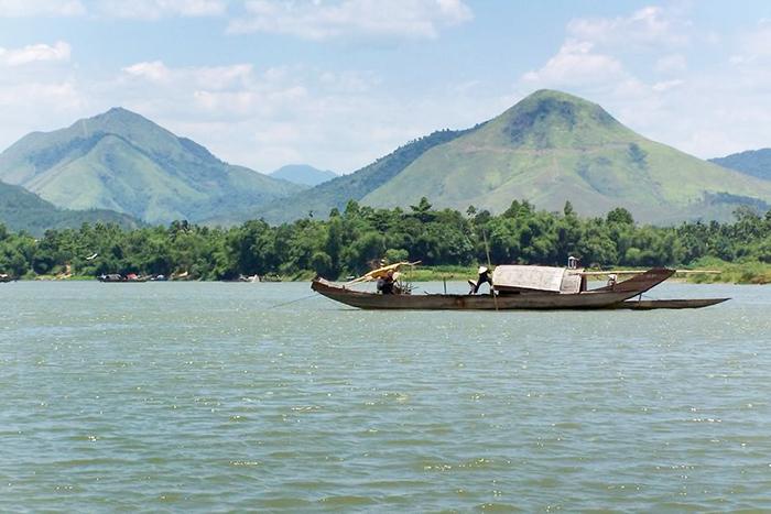 Bài văn phân tích 2 khổ thơ đầu bài 