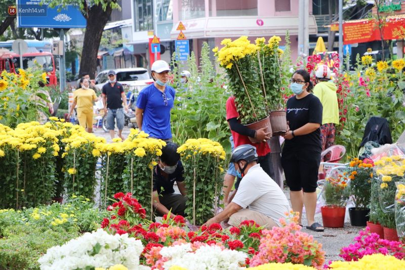 Bài văn tả cảnh chợ hoa ngày tết quê em số 5