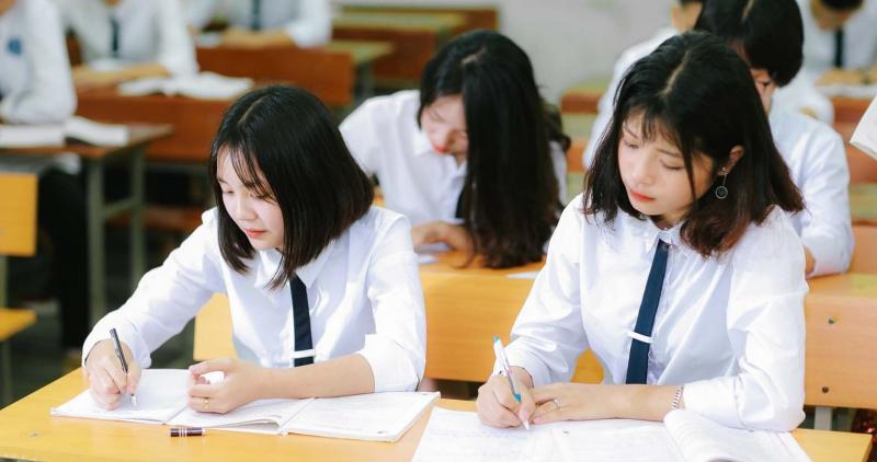 Bài văn viết về cách thể hiện bản thân trong môi trường học đường số 6