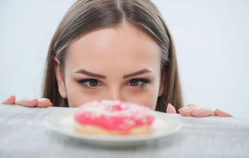Thiếu vận động khiến bạn thèm ăn đồ ngọt.