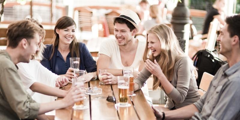 Bạn sẽ không ngại giới thiệu người ấy với bạn bè của mình chứ?