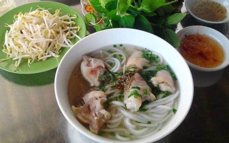 Bánh Canh Năm Dung
