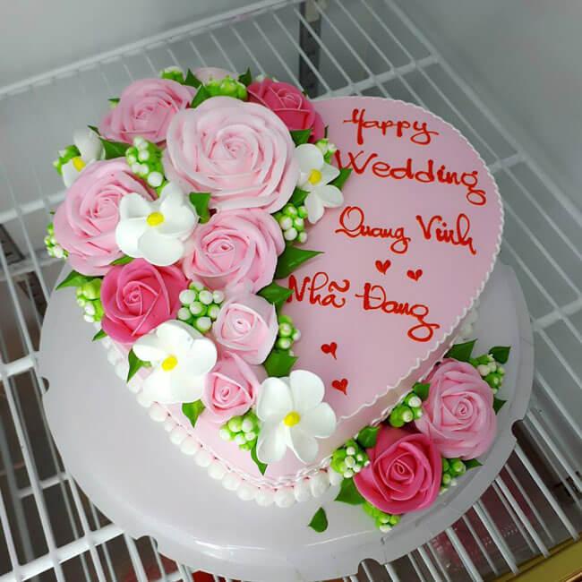 Bánh cưới hình trái tim