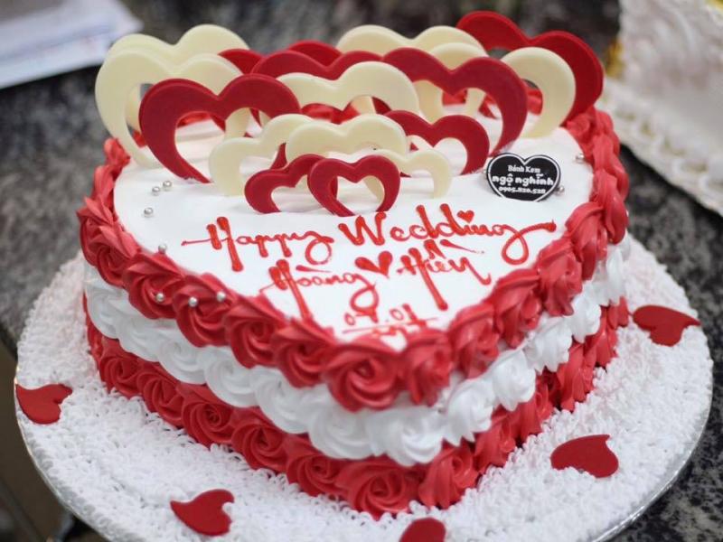 Bánh cưới hình trái tim