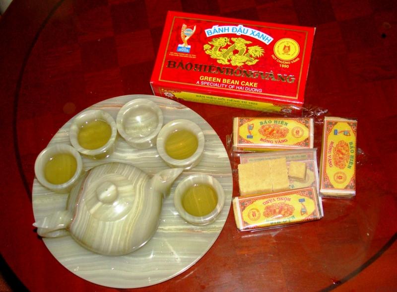 Bánh đậu xanh kết hợp với trà sẽ khiến ta mê mẩn