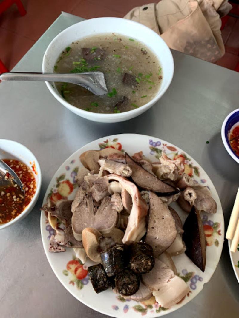 Bánh Hỏi Cháo Lòng Cô Năm