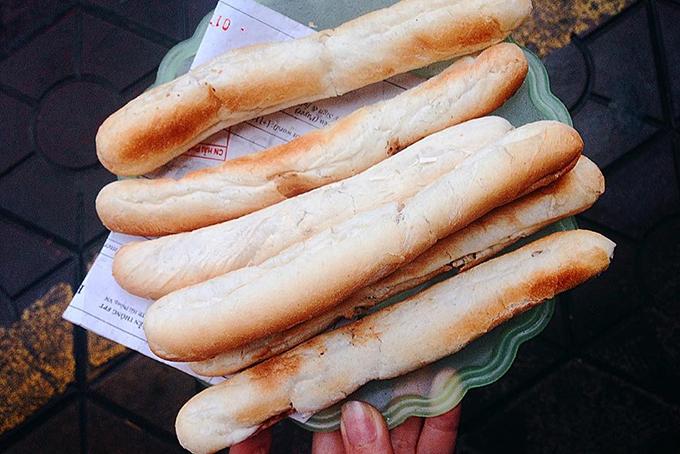 Bánh mỳ cay Bà Già