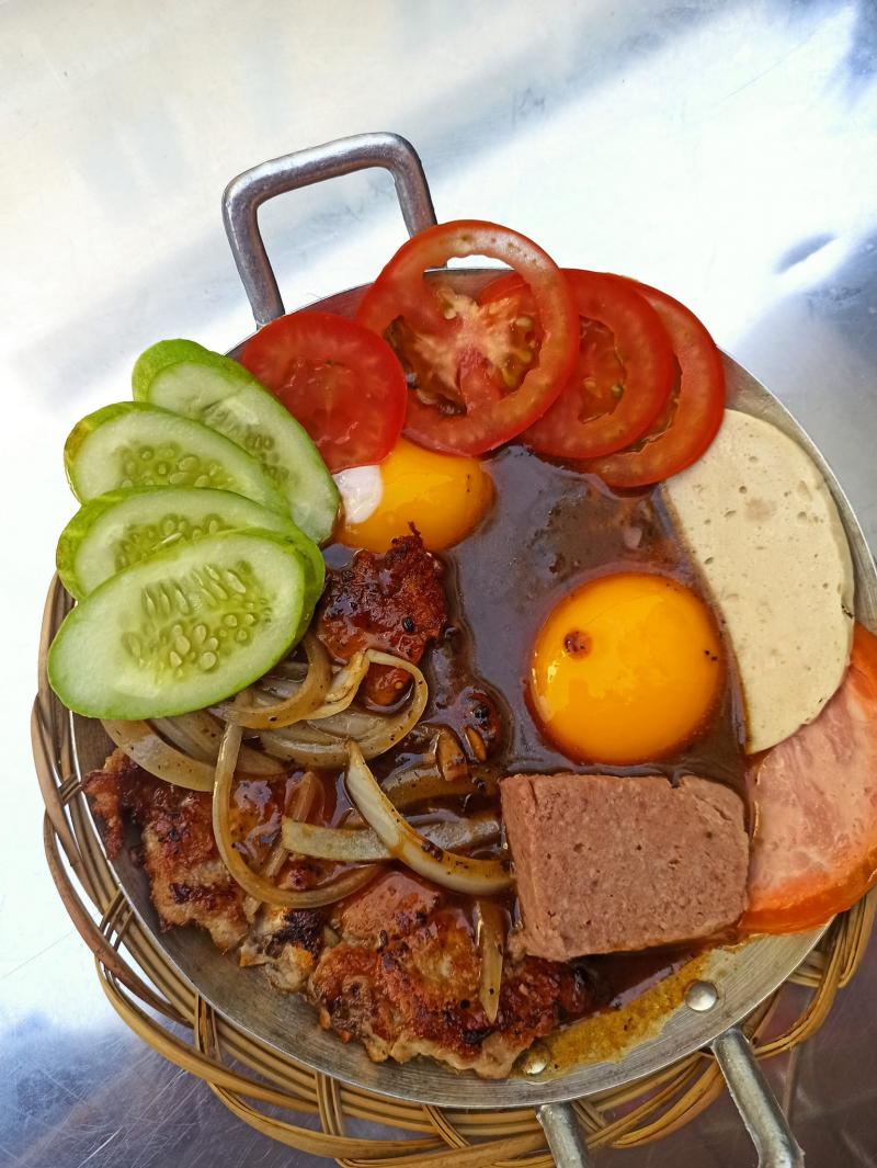 Bánh Mì Chảo Luân