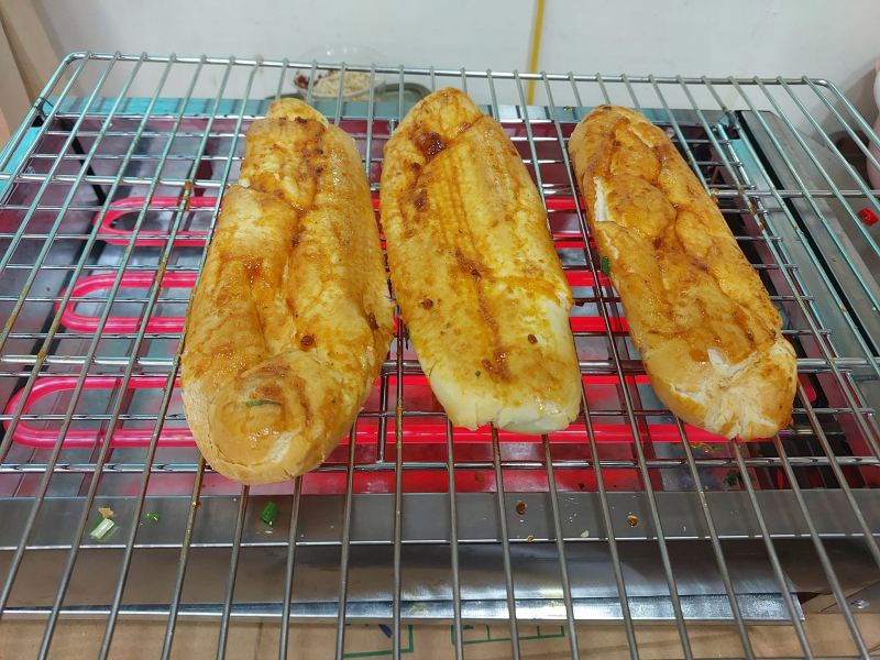 Bánh mì nưỡng muối ớt