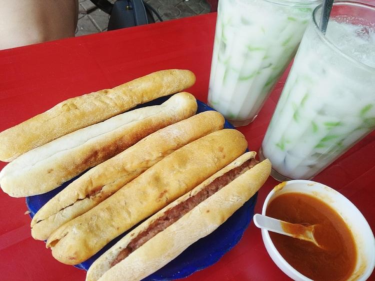 Bánh mỳ cay Bà Già
