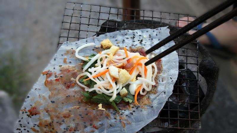 Bánh tráng nướng mắm ruốc Tuyên Quang