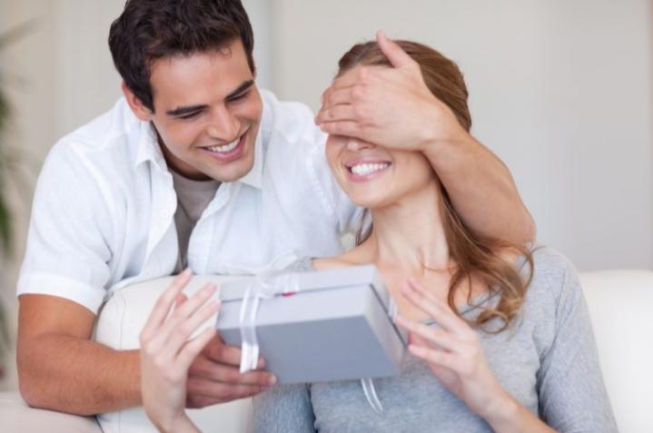 Cô ấy gợi ý cho bạn tỏ tình