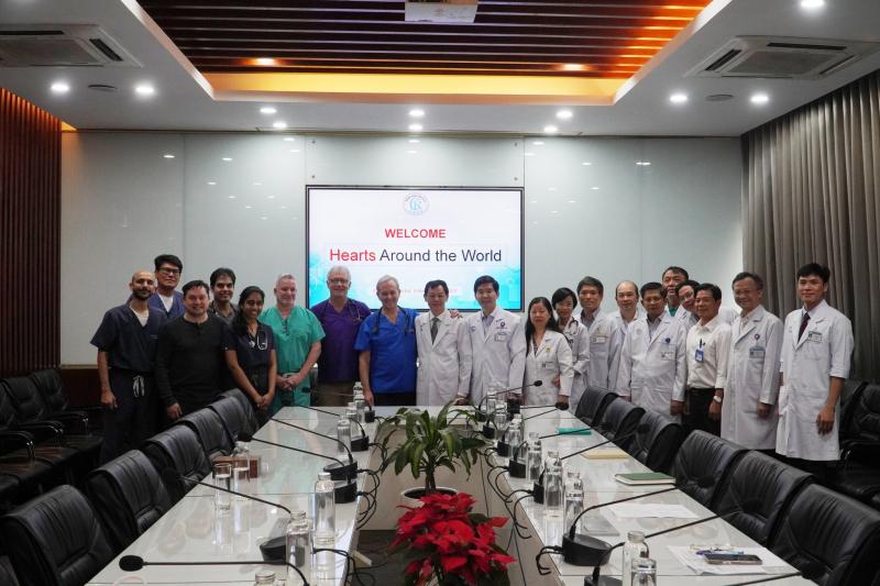 Bệnh viện Chợ Rẫy có đội ngũ thầy thuốc và nhân viên có đủ trình độ và đạo đức nghề nghiệp, không ngừng nâng cao chất lượng bệnh viện