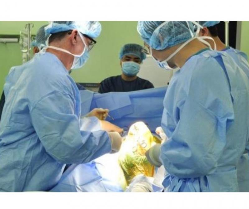 Bệnh viện E phẫu thuật thay khớp