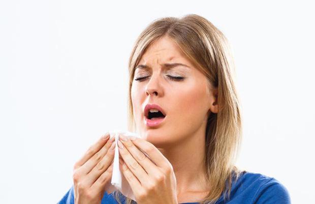 Dùng khắn khi hắt hơi