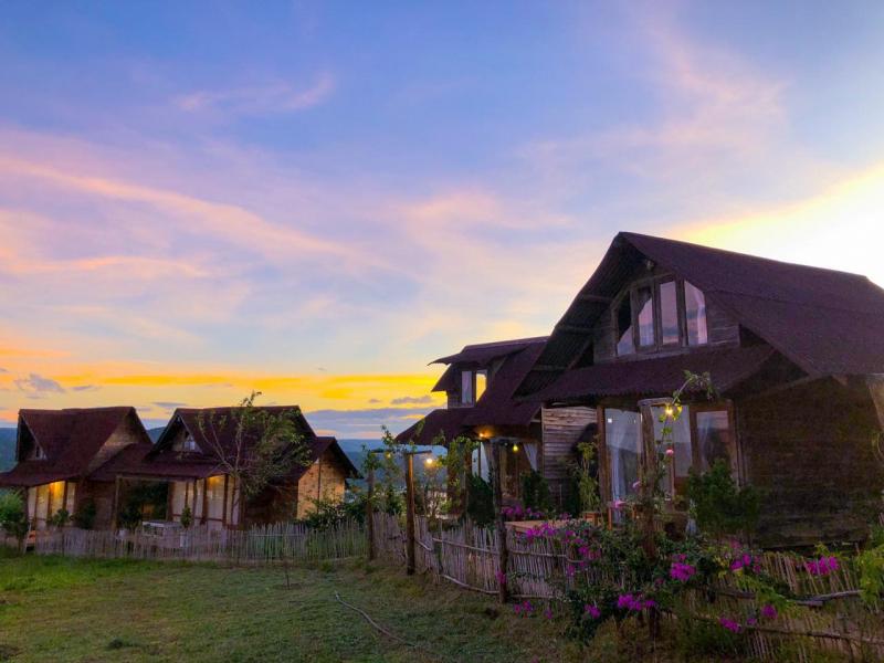 Từ cửa sổ Bình Yên House ngắm 