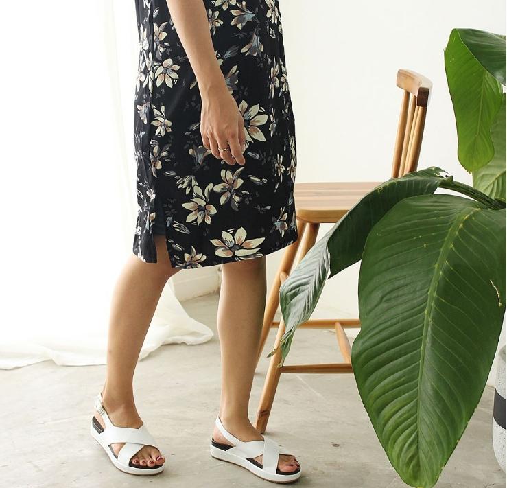 Sandals chéo tại Bitchtionary For Her