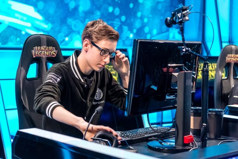 Tuyển thủ đường giữa điển trai của Team Solomid - Bjergsen