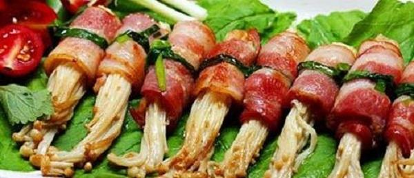 Bò cuốn nấm kim châm nướng