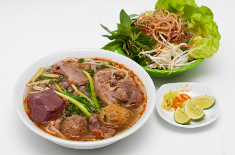 Tô bún ngon phụ thuộc vào nước dùng.
