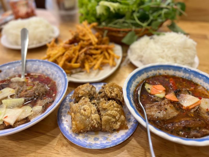 Bún Chả Cột Đèn