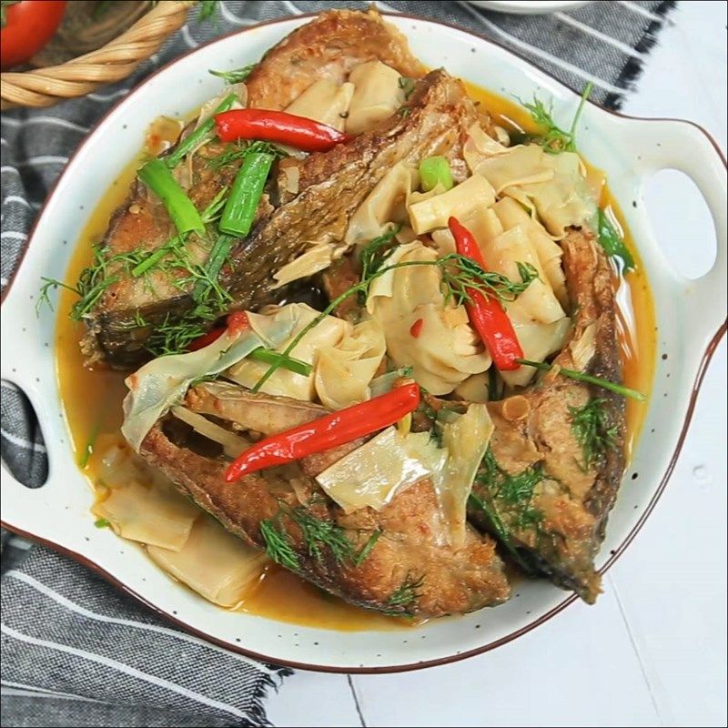 Cá chép kho măng
