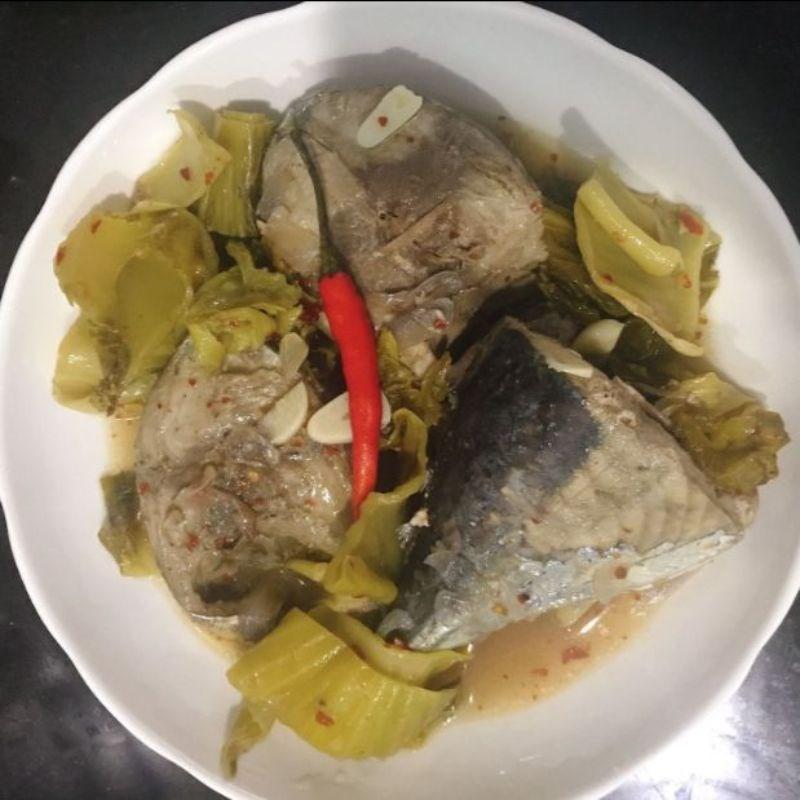 Cá ngừ kho cải chua