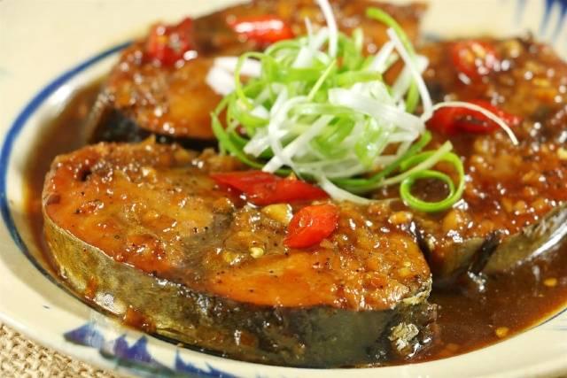 Cá ngừ kho tỏi ớt