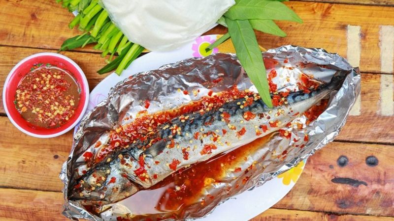 Cá nục nướng sa tế