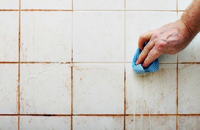 Cách làm sạch tường ốp gạch